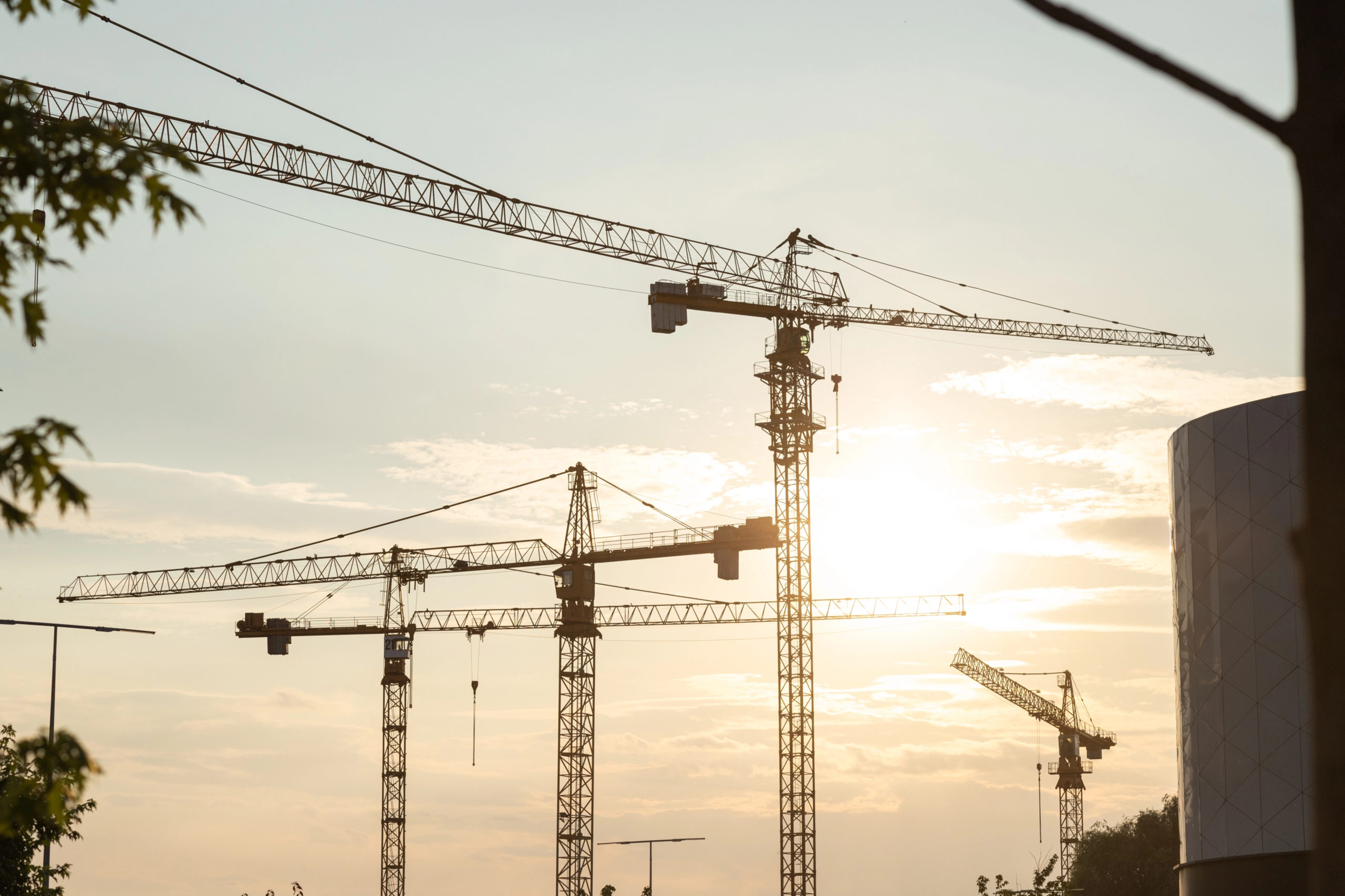 Kurs na żurawie samojezdne i wieżowe – jakie uprawnienia należy zdobyć?